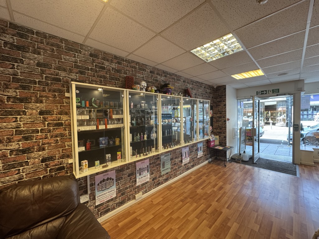 Lot: 86 - FULLY LET THREE STOREY TOWN CENTRE INVESTMENT WITH FURTHER POTENTIAL - Retail area